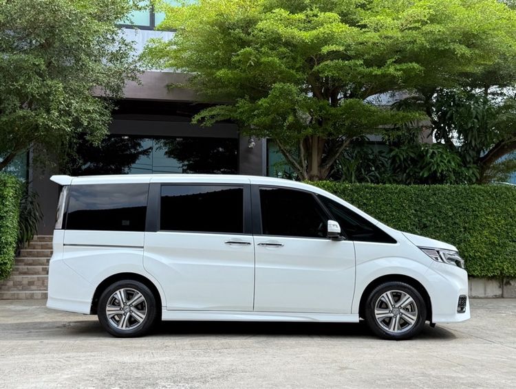 Honda Stepwagon 2022 2.0 Hybrid Van ไฮบริด ไม่ติดแก๊ส เกียร์อัตโนมัติ ขาว รูปที่ 2
