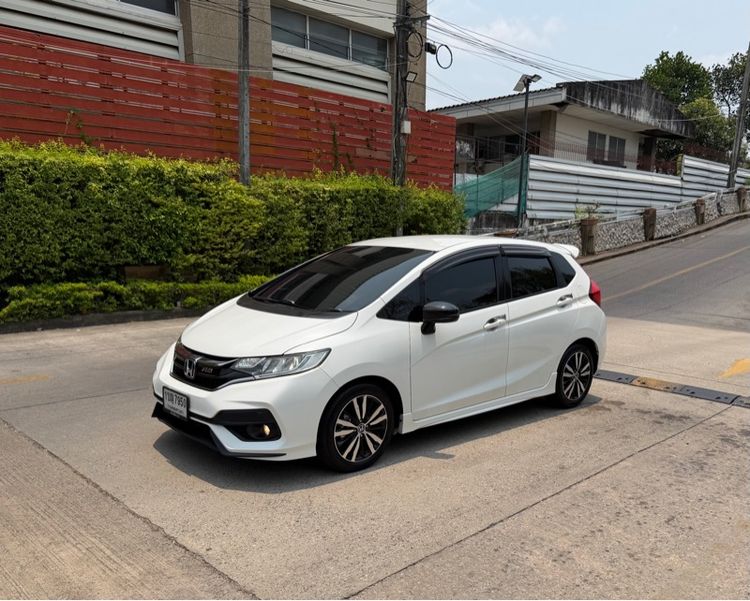 รถ Honda Jazz 1.5 RS Plus i-VTEC สี ขาว