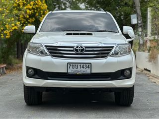 ขาย Fortuner 3.0 V เกียร์5Speed 171แรงม้า รถบ้านมือเดียวป้ายแดง หาอยู่ไม่ผิดหวังแน่นอน