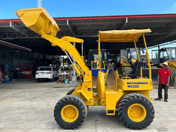 รถตักล้อยาง MITSUBISHI รุ่น WS200 บุ้งกี๋ 0.3 คิว  รถเก่านอกนำเข้า