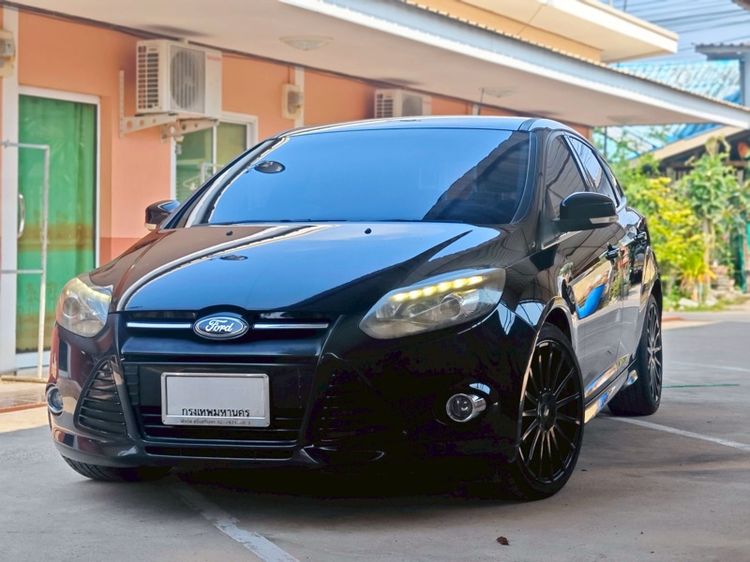 รถ Ford Focus 2.0 Sport สี ดำ