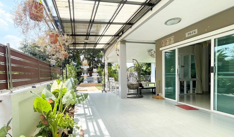 อื่นๆ ไม่มี สร้างเสร็จก่อน 2010 ขายบ้านเดี่ยว 2 ชั้น บ้านบึง ชลบุรี หมู่บ้านบูรพาเมาท์เท่น หลังมุม มีสระว่ายน้ำส่วนตัว รูปที่ 3