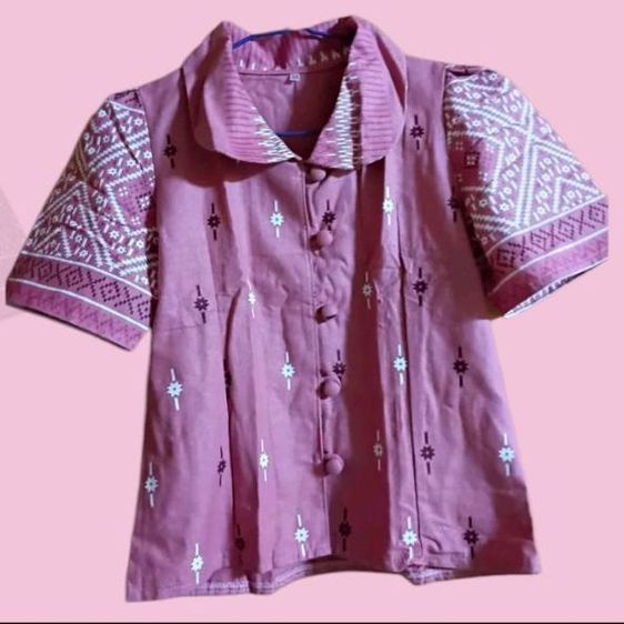 แขนสั้น ชมพู XL เสื้อเชิ้ตและเสื้อผู้หญิง อื่นๆ เสื้อมือ 2 สภาพดี งานสวย  ผ้าฝ้ายแท้ ใส่สบาย ไม่ร้อน  ดูสุภาพ ใส่ทำงานก็ได้ ใส่เที่ยวก็น่ารัก อก 38  เอว 34-36  ยาว 22
