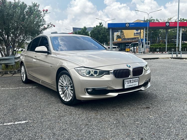 รถ BMW Series 3 320d สี บรอนซ์ทอง