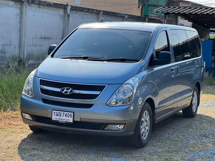รถ Hyundai H-1  2.5 Maesto Deluxe สี ฟ้า