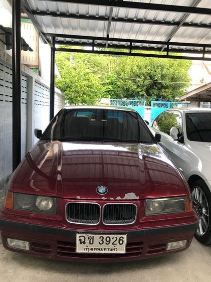 รถ BMW Series 3 318i สี แดง