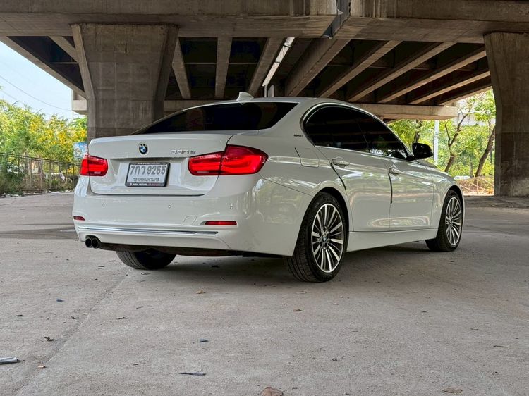 BMW Series 3 2018 330e Sedan ปลั๊กอินไฮบริด (PHEV) ไม่ติดแก๊ส เกียร์อัตโนมัติ ขาว รูปที่ 3