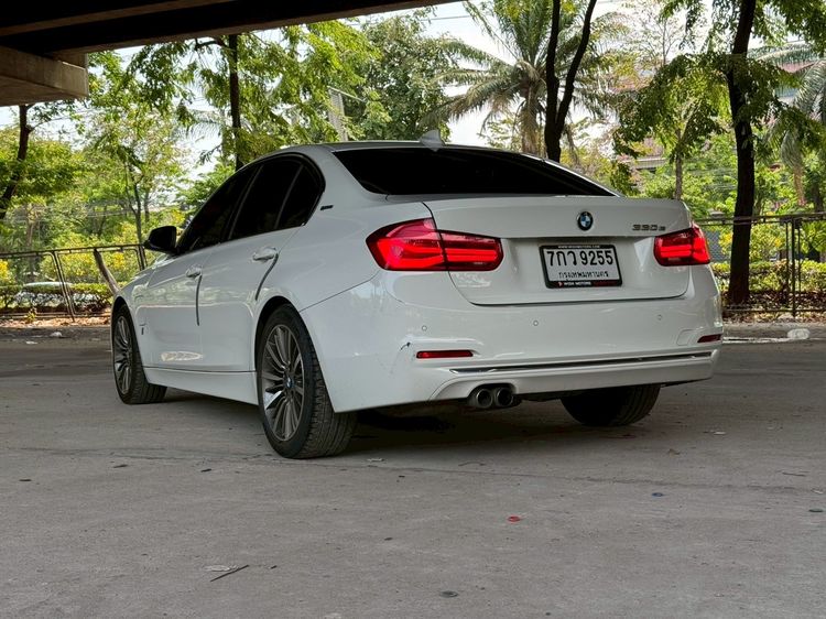 BMW Series 3 2018 330e Sedan ปลั๊กอินไฮบริด (PHEV) ไม่ติดแก๊ส เกียร์อัตโนมัติ ขาว รูปที่ 4