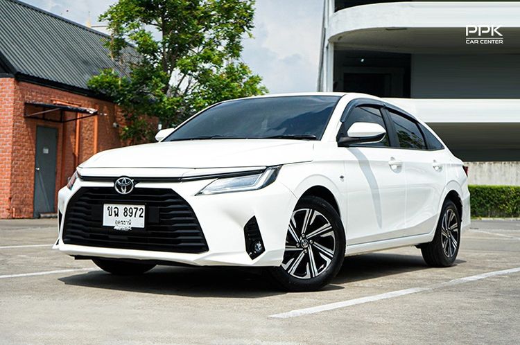 รถ Toyota Yaris ATIV 1.2 Sport สี ขาว