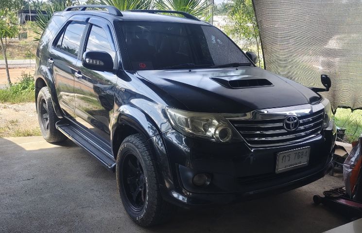 รถ Toyota Fortuner 3.0 V 4WD สี ดำ