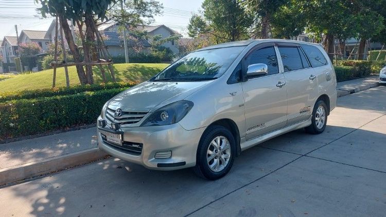 Toyota Innova 2011 2.0 E Utility-car เบนซิน LPG เกียร์ธรรมดา บรอนซ์เงิน รูปที่ 2
