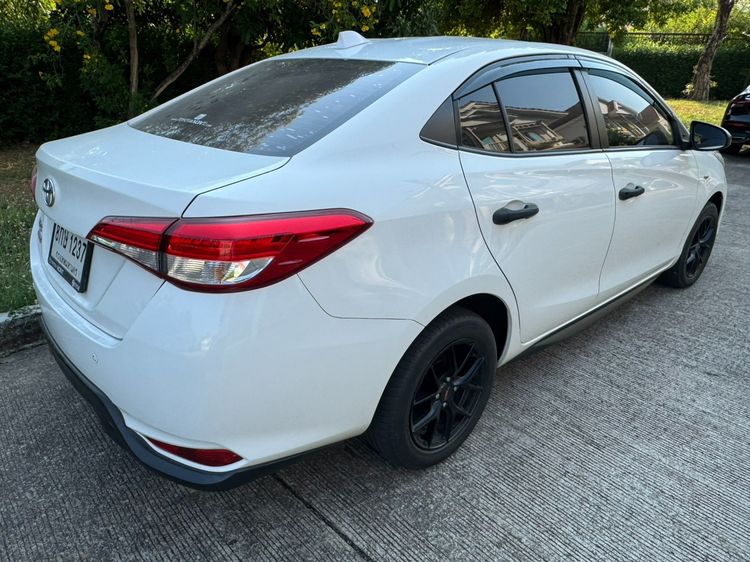 Toyota Yaris ATIV 2019 1.2 J Eco Sedan เบนซิน เกียร์อัตโนมัติ ขาว รูปที่ 2
