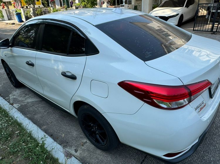 Toyota Yaris ATIV 2019 1.2 J Eco Sedan เบนซิน เกียร์อัตโนมัติ ขาว รูปที่ 3