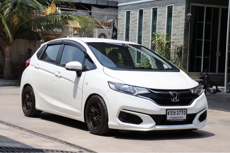 Honda Jazz 2019 1.5 S i-VTEC Sedan เบนซิน เกียร์อัตโนมัติ ขาว รูปที่ 3
