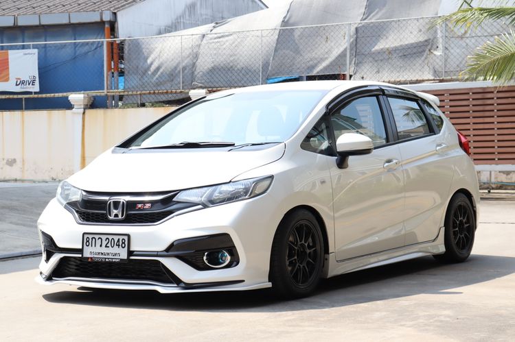 รถ Honda Jazz 1.5 V+ สี ขาว