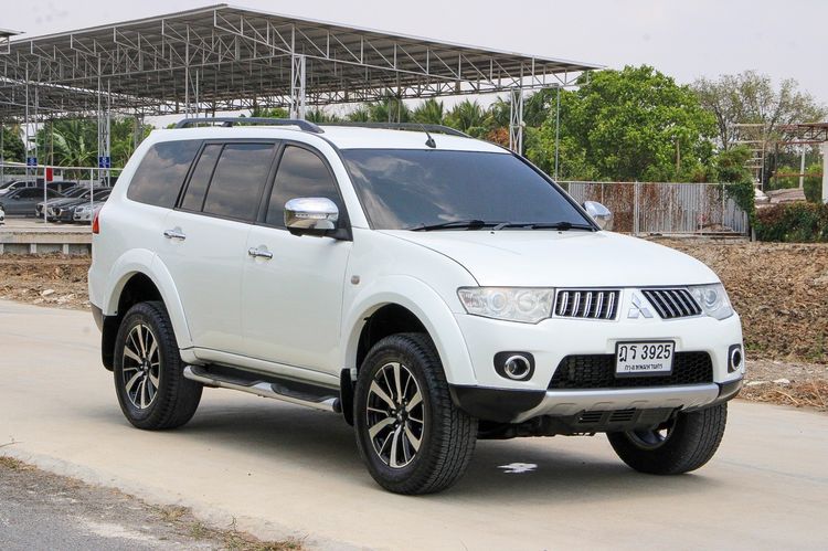 รถ Mitsubishi Pajero Sport 2.5 GT สี ขาว