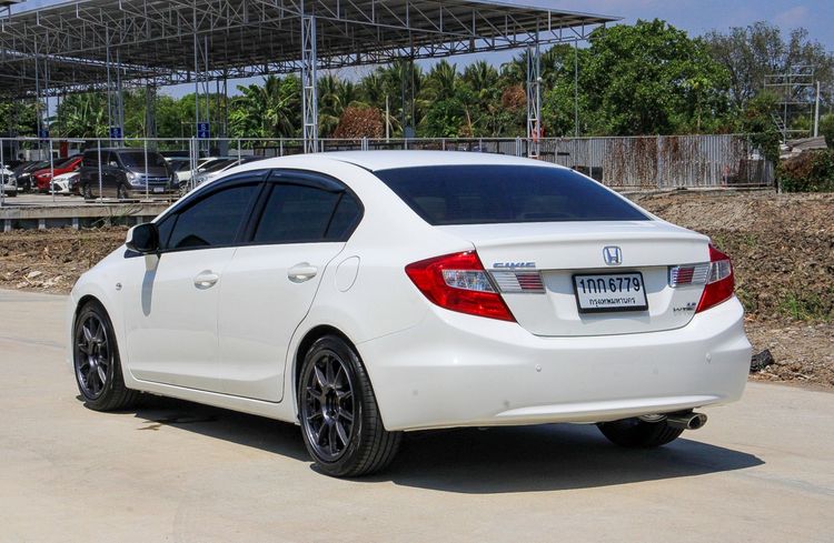 Honda Civic 2012 1.8 S i-VTEC Sedan เบนซิน ไม่ติดแก๊ส เกียร์อัตโนมัติ ขาว รูปที่ 3
