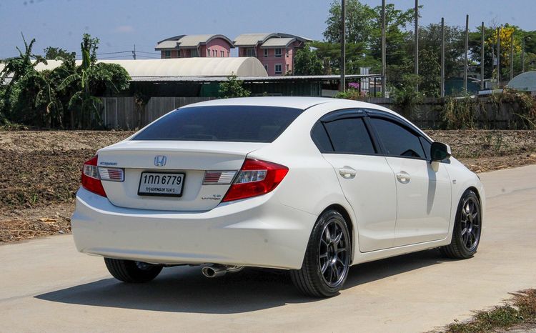 Honda Civic 2012 1.8 S i-VTEC Sedan เบนซิน ไม่ติดแก๊ส เกียร์อัตโนมัติ ขาว รูปที่ 4