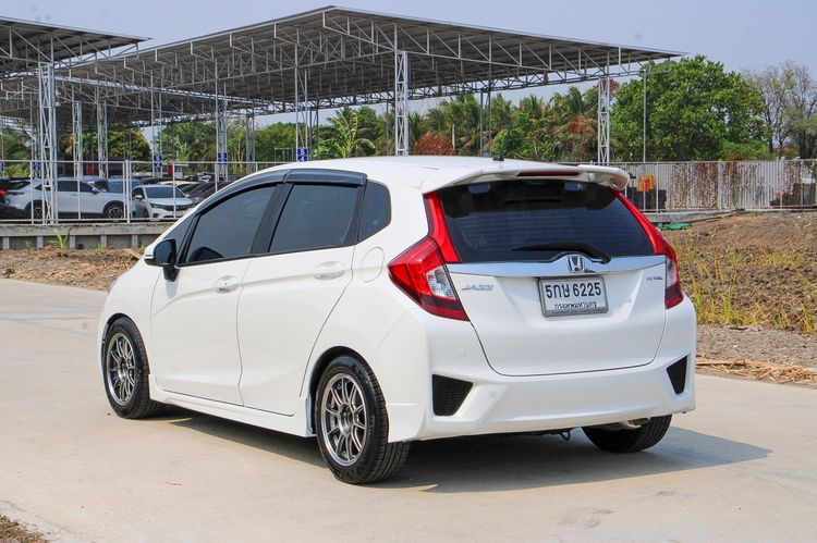 Honda Jazz 2016 1.5 SV i-VTEC Sedan เบนซิน ไม่ติดแก๊ส เกียร์อัตโนมัติ ขาว รูปที่ 3