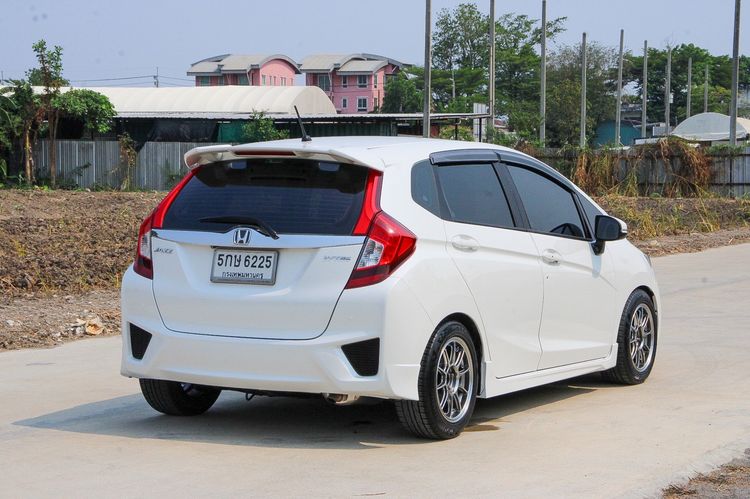Honda Jazz 2016 1.5 SV i-VTEC Sedan เบนซิน ไม่ติดแก๊ส เกียร์อัตโนมัติ ขาว รูปที่ 4