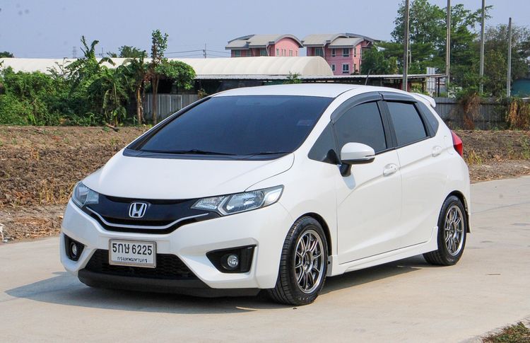 Honda Jazz 2016 1.5 SV i-VTEC Sedan เบนซิน ไม่ติดแก๊ส เกียร์อัตโนมัติ ขาว รูปที่ 2