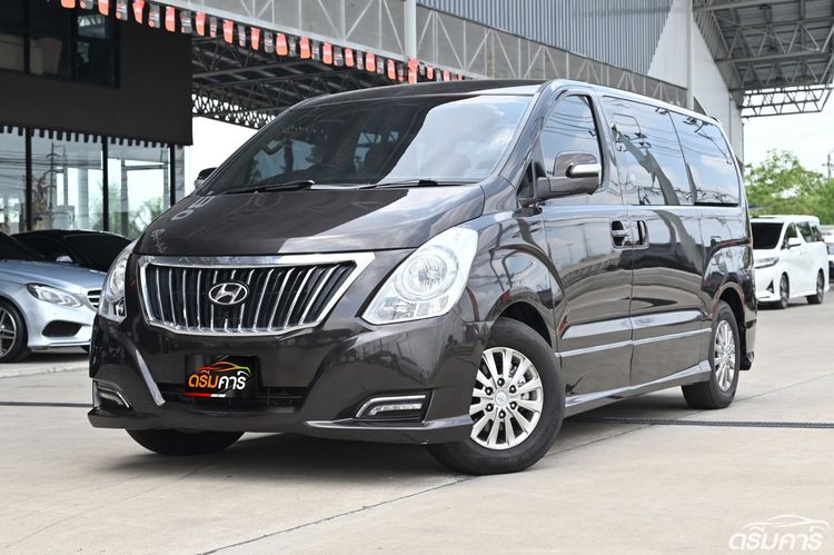 รถ Hyundai H-1  2.5 Deluxe สี น้ำตาล