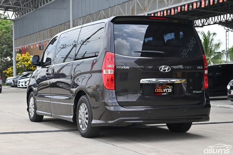 Hyundai H-1  2017 2.5 Deluxe Van ดีเซล ไม่ติดแก๊ส เกียร์อัตโนมัติ น้ำตาล รูปที่ 3
