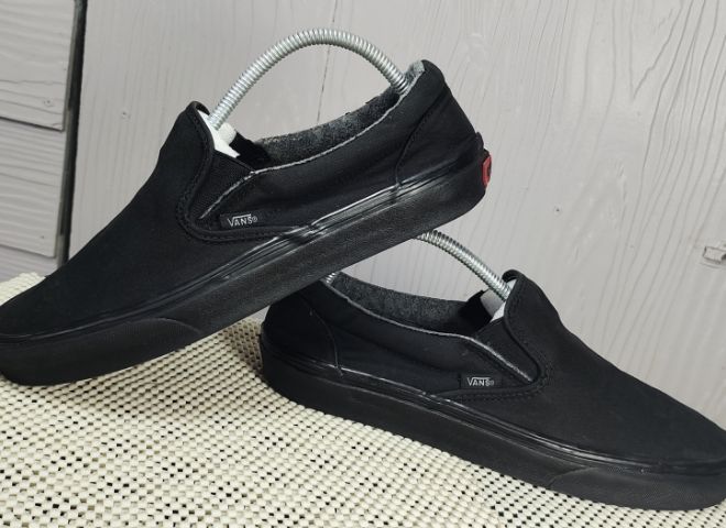 รองเท้า💥VANS Slip - On💥ของแท้‼️สีดำ ล้วนทั้งคู่‼️พื้นเดิม นิ่ม สวยๆ เดิม สภาพดี💥ไซร์ 42 รูปที่ 10