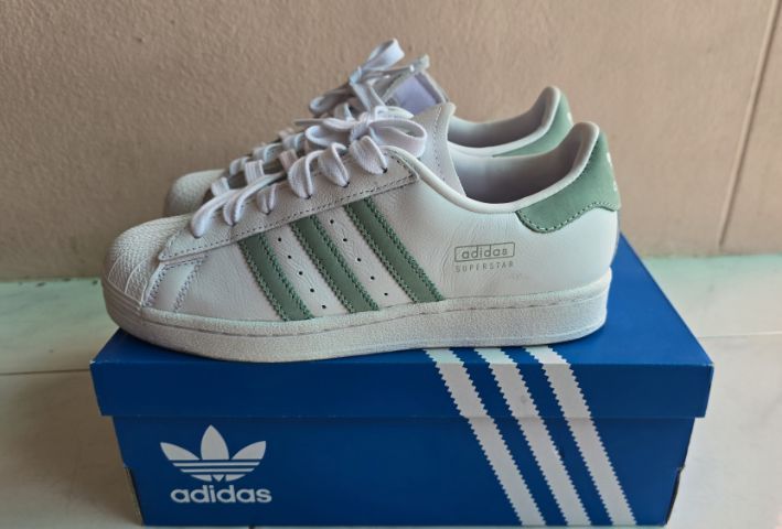 ขาว UK 4.5 | EU 37 1/3 | US 6 รองเท้าผ้าใบ adidas