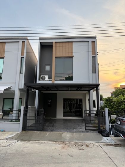 มีบางส่วน 2024 Premium Townhome