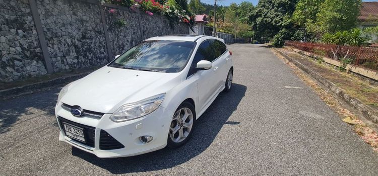 รถ Ford Focus 2.0 Titanium Plus สี ขาว