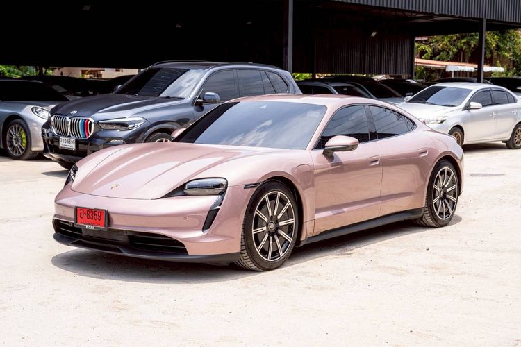 รถ Porsche Taycan 4S 4WD สี ชมพู