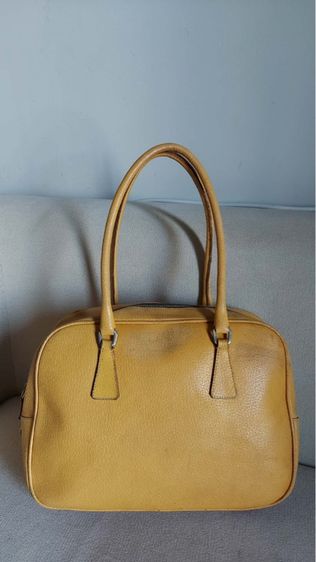 กระเป๋า Prada ของแท้ ทรงคล้องไหล่  สีเหลือง รูปที่ 2
