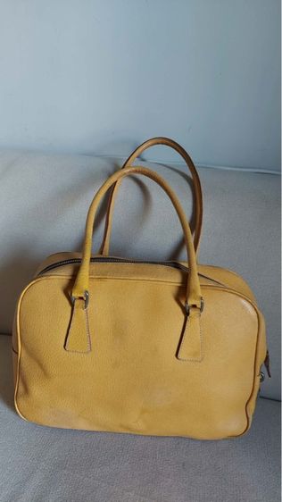 กระเป๋า Prada ของแท้ ทรงคล้องไหล่  สีเหลือง