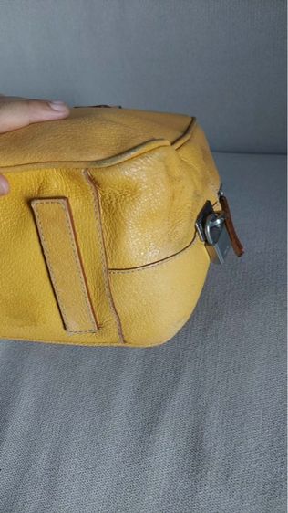 กระเป๋า Prada ของแท้ ทรงคล้องไหล่  สีเหลือง รูปที่ 8