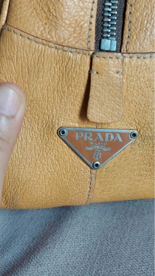 กระเป๋า Prada ของแท้ ทรงคล้องไหล่  สีเหลือง รูปที่ 11