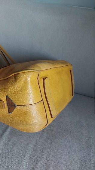 กระเป๋า Prada ของแท้ ทรงคล้องไหล่  สีเหลือง รูปที่ 15