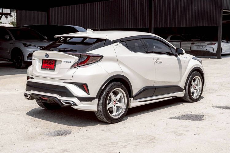 Toyota C-HR 2018 1.8 Hybrid Mid Sedan ไฮบริด ขาว รูปที่ 4