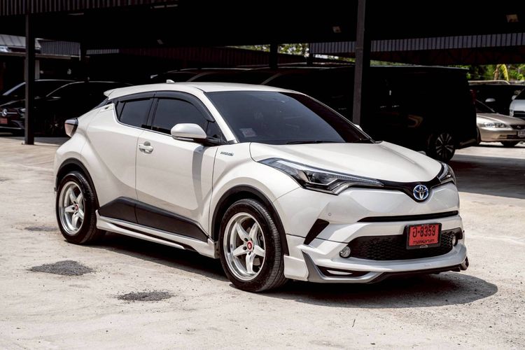Toyota C-HR 2018 1.8 Hybrid Mid Sedan ไฮบริด ขาว รูปที่ 3