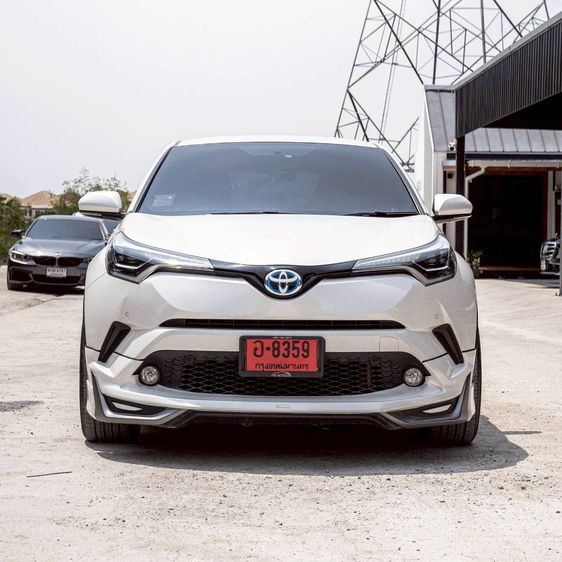 Toyota C-HR 2018 1.8 Hybrid Mid Sedan ไฮบริด ขาว รูปที่ 2