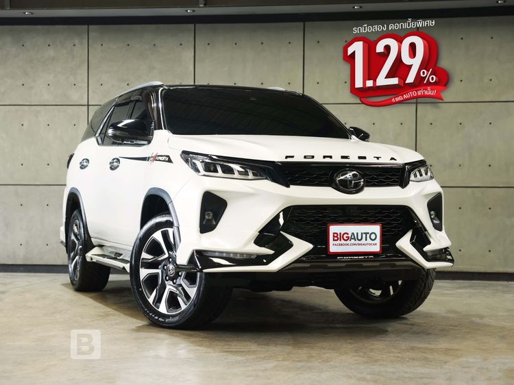Toyota Fortuner 2023 2.4 Legender Black Top 4WD Utility-car ดีเซล ไม่ติดแก๊ส เกียร์อัตโนมัติ ขาว