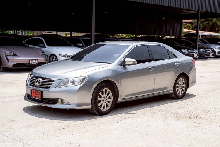 รถ Toyota Camry 2.0 G สี ดำ
