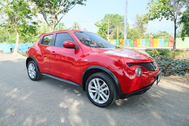 รถ Nissan Juke 1.6 V สี แดง