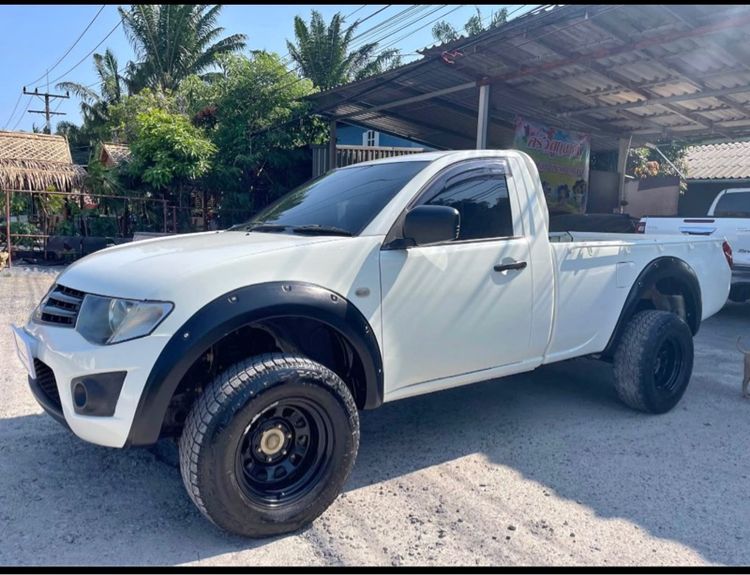 รถ Mitsubishi Triton 2.4 Plus สี ขาว