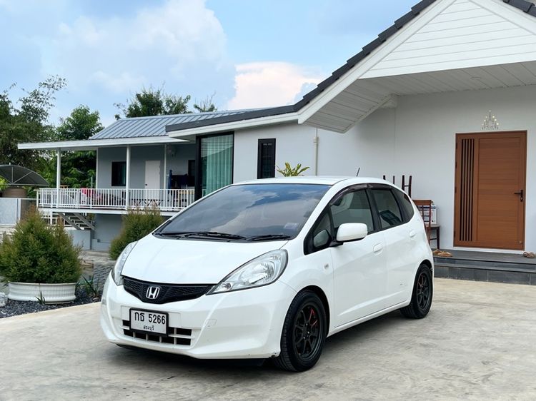 Honda Jazz 2013 1.5 SV i-VTEC Sedan เบนซิน ไม่ติดแก๊ส เกียร์อัตโนมัติ ขาว