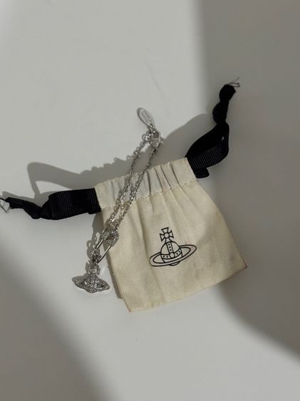 สร้อยข้อมือ vivienwestwood