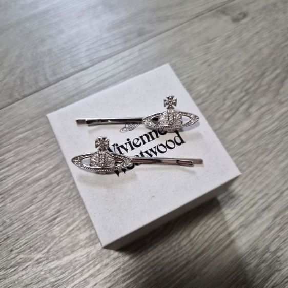 กิ๊ฟติดผม Vivienne Westwood