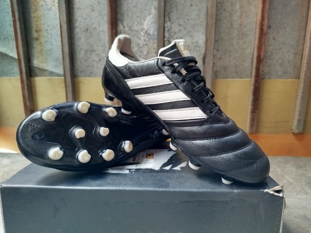 ผู้ชาย ดำ รองเท้าฟุตบอล Adidas Copa Icon hg ag
ตัวท็อปหนังวัว

Size 41.5 หรือ 260