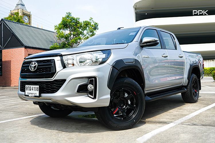 รถ Toyota Hilux Revo 2.4 E Prerunner สี เทา