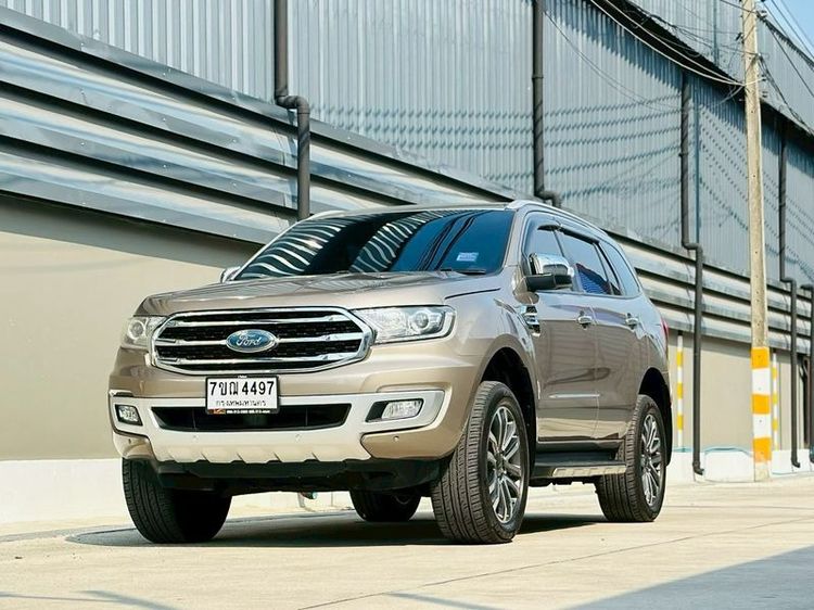 รถ Ford Everest 2.0 Bi-Turbo Titanium+ 4WD สี บรอนซ์ทอง